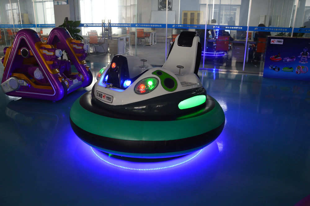 white kids bumper car with light effect