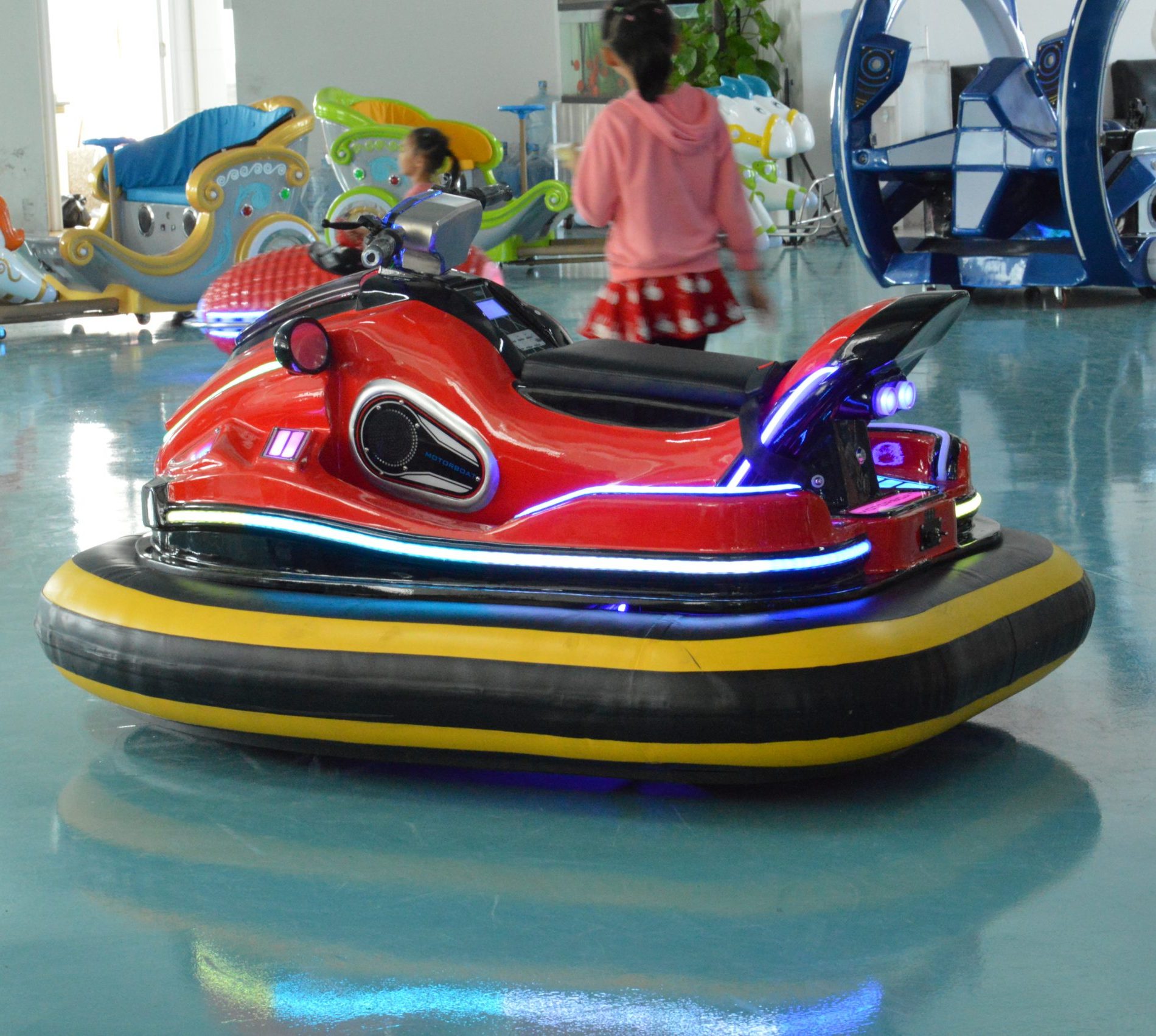 Red Color Electric Motorboat Bumper Cars For kids 