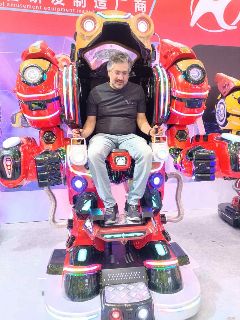 walking kiddie robot ride for adult