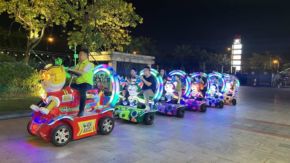 Side shot of Dog Sports Meet Trackless Train