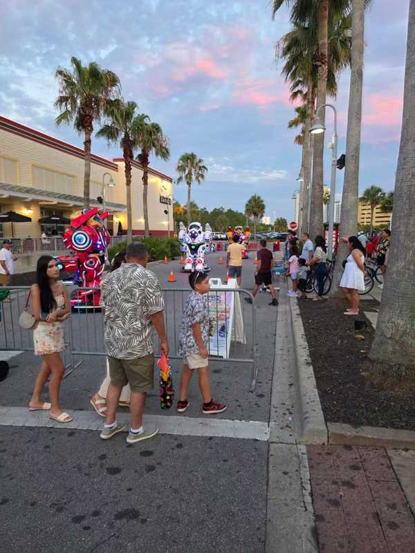 amusement walking robot visitors flow rate